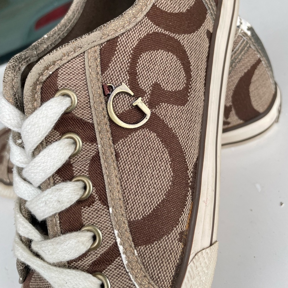 GUESS Brown logo sneakers Size 9